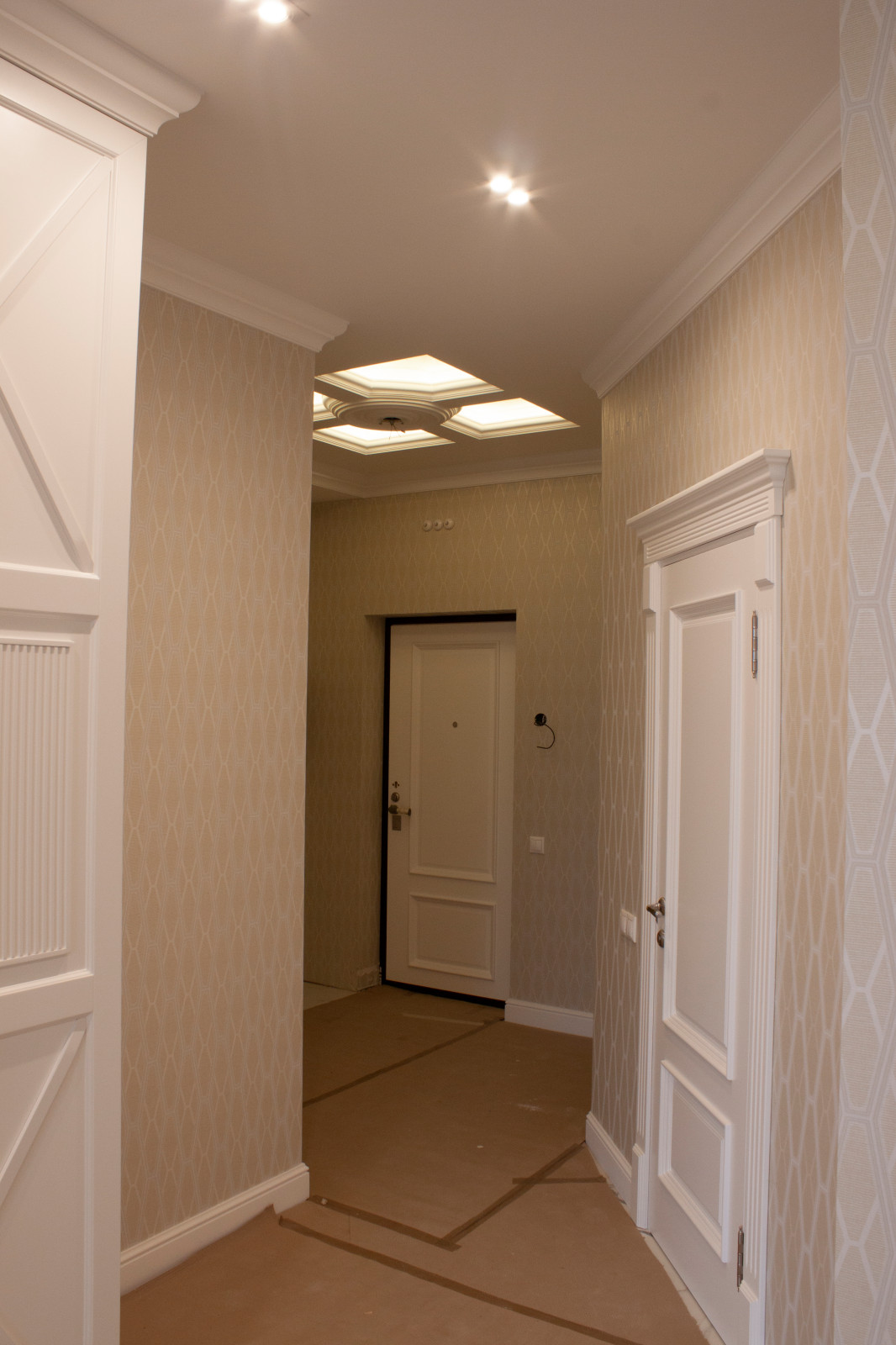 Обложка проекта: Процесс отделки квартиры в многоэтажном жилом доме