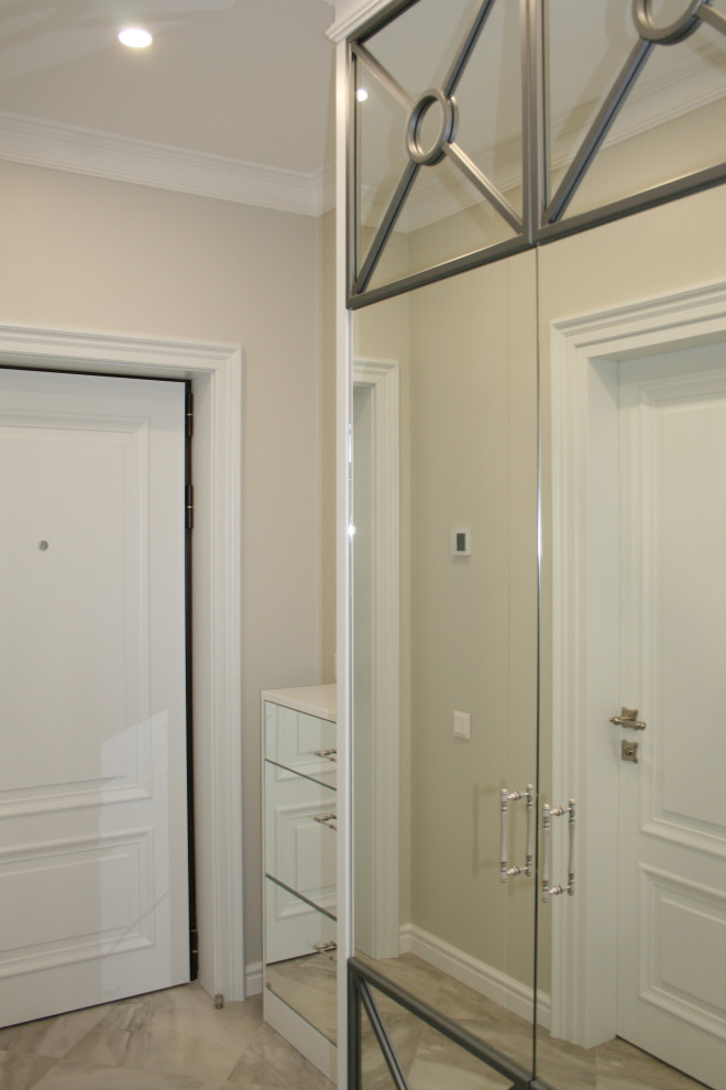 Белая неоклассика с оттенком морской волны