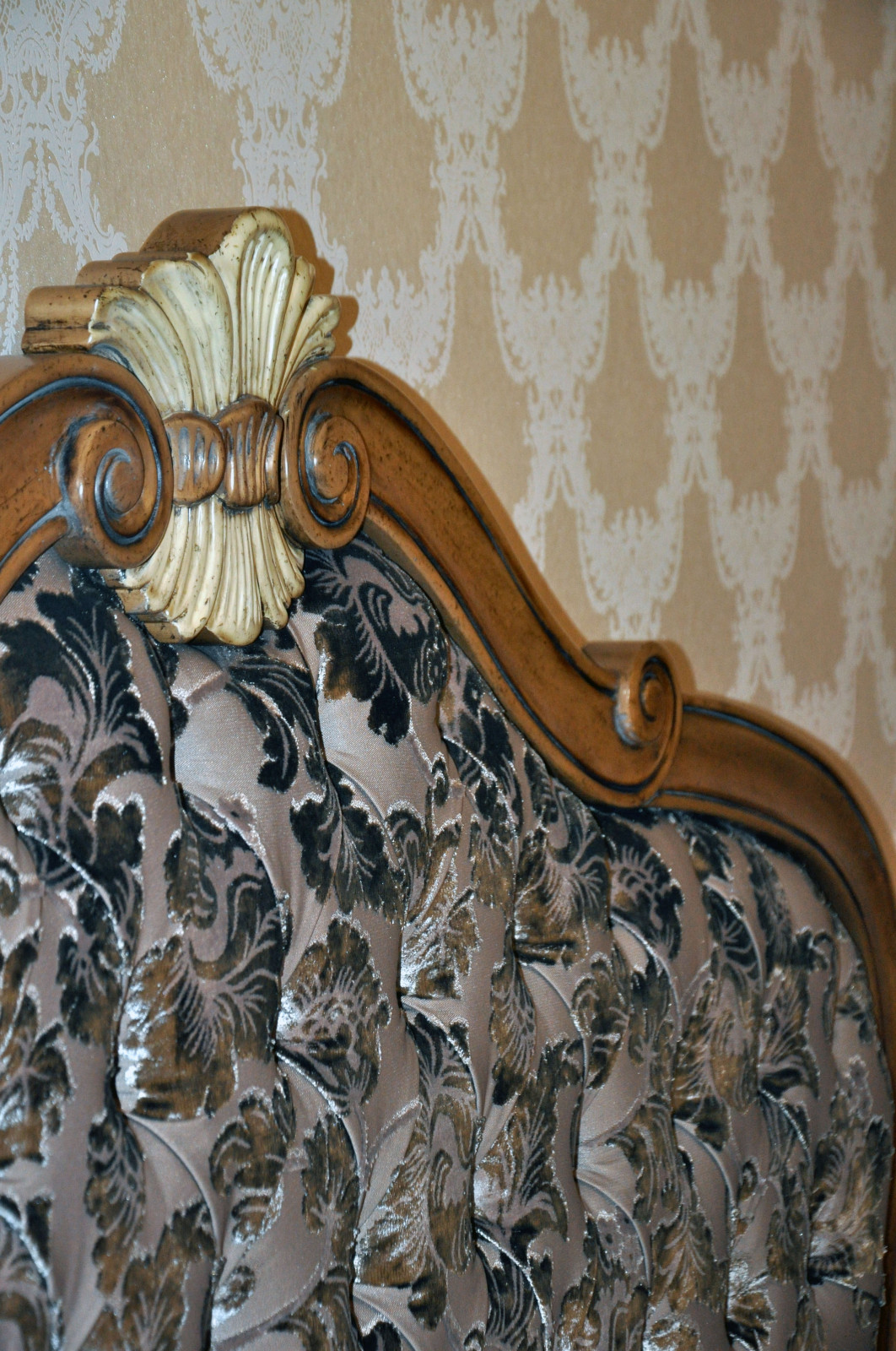 В ФИАЛКОВЫХ ТОНАХ