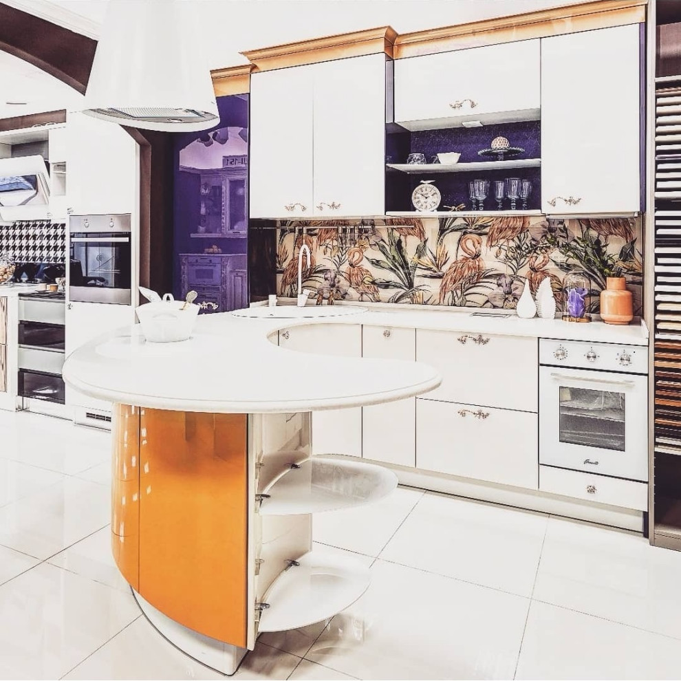 Гнутая кухня для мебельного салона