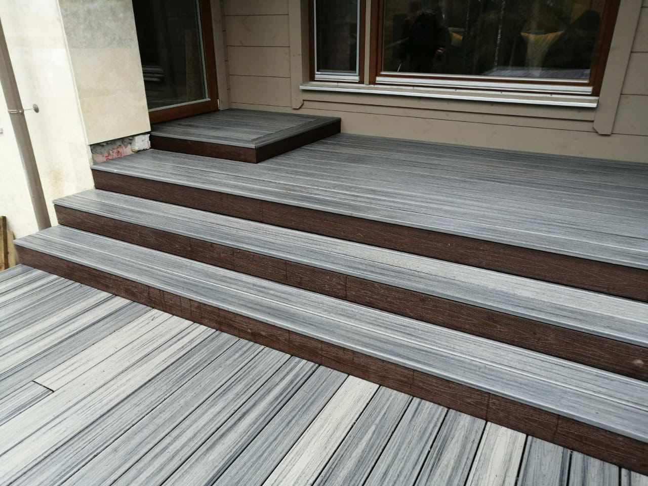 Обложка проекта: Террасы у дома в лесу