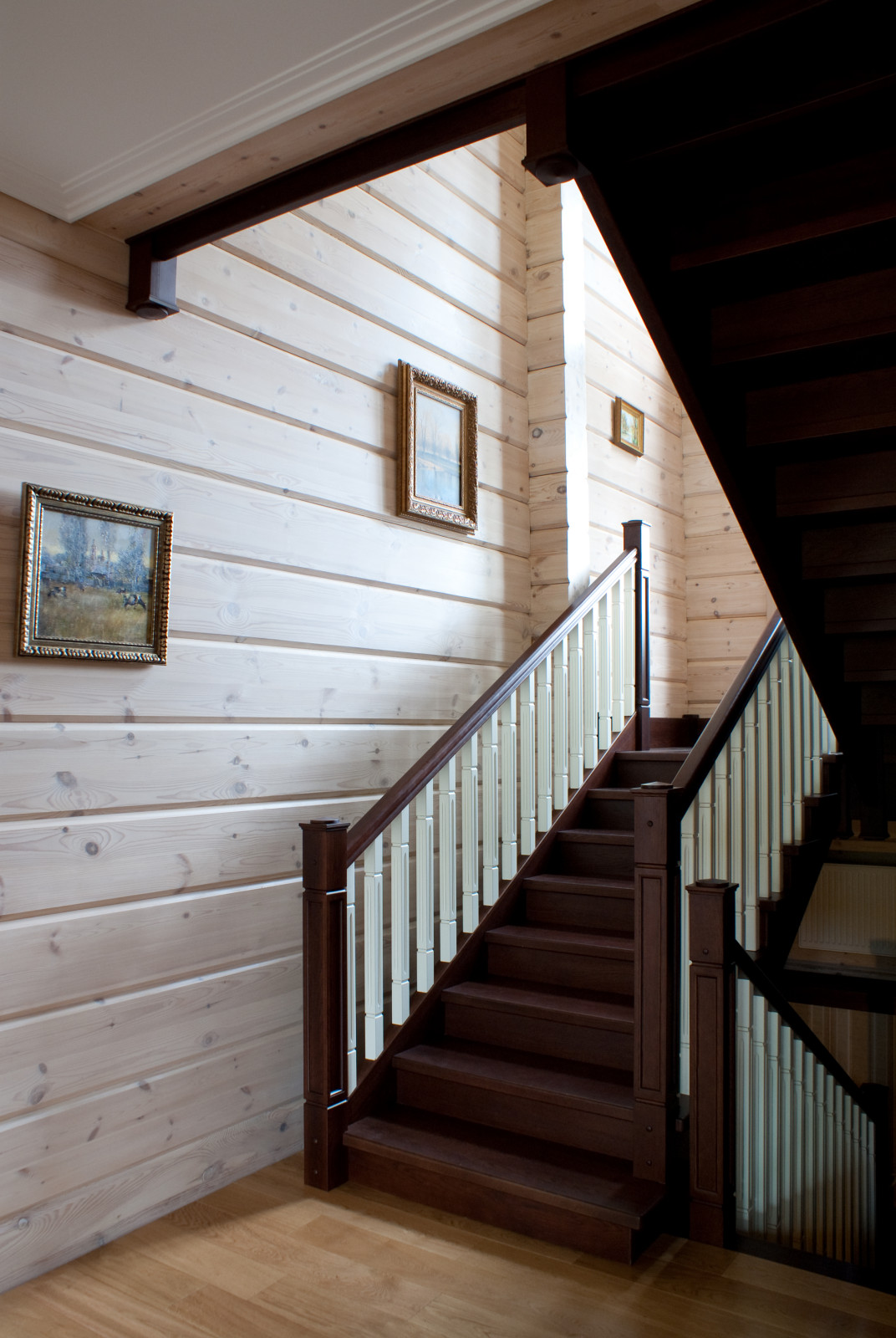 Лестница на тетиве и косоуре.