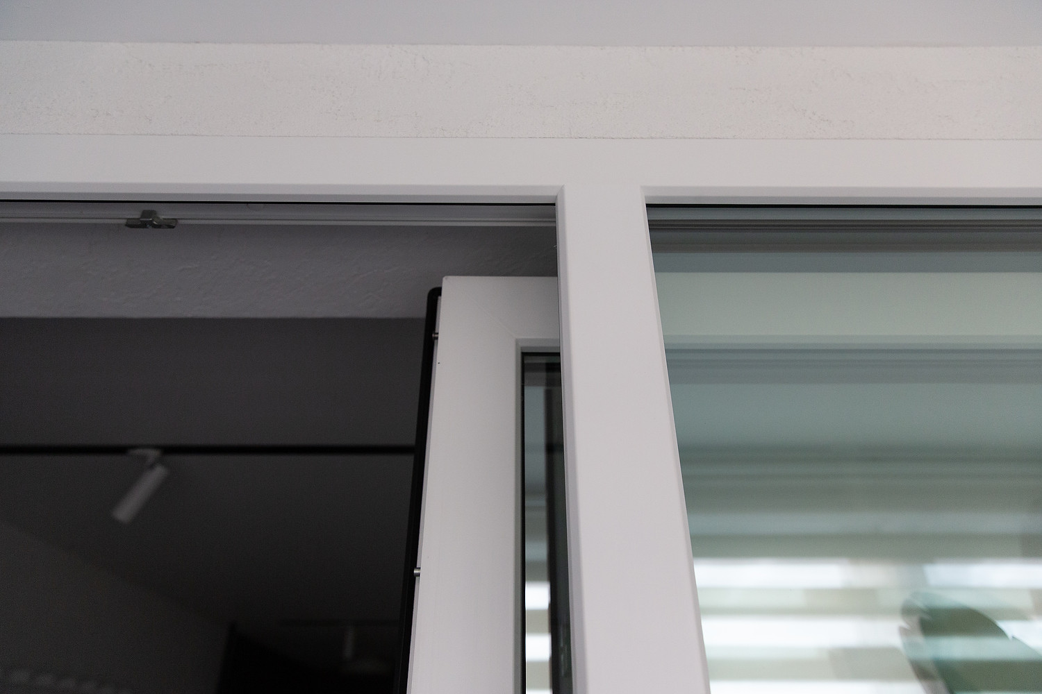 Раздвижные двери вместо классического балконного блока