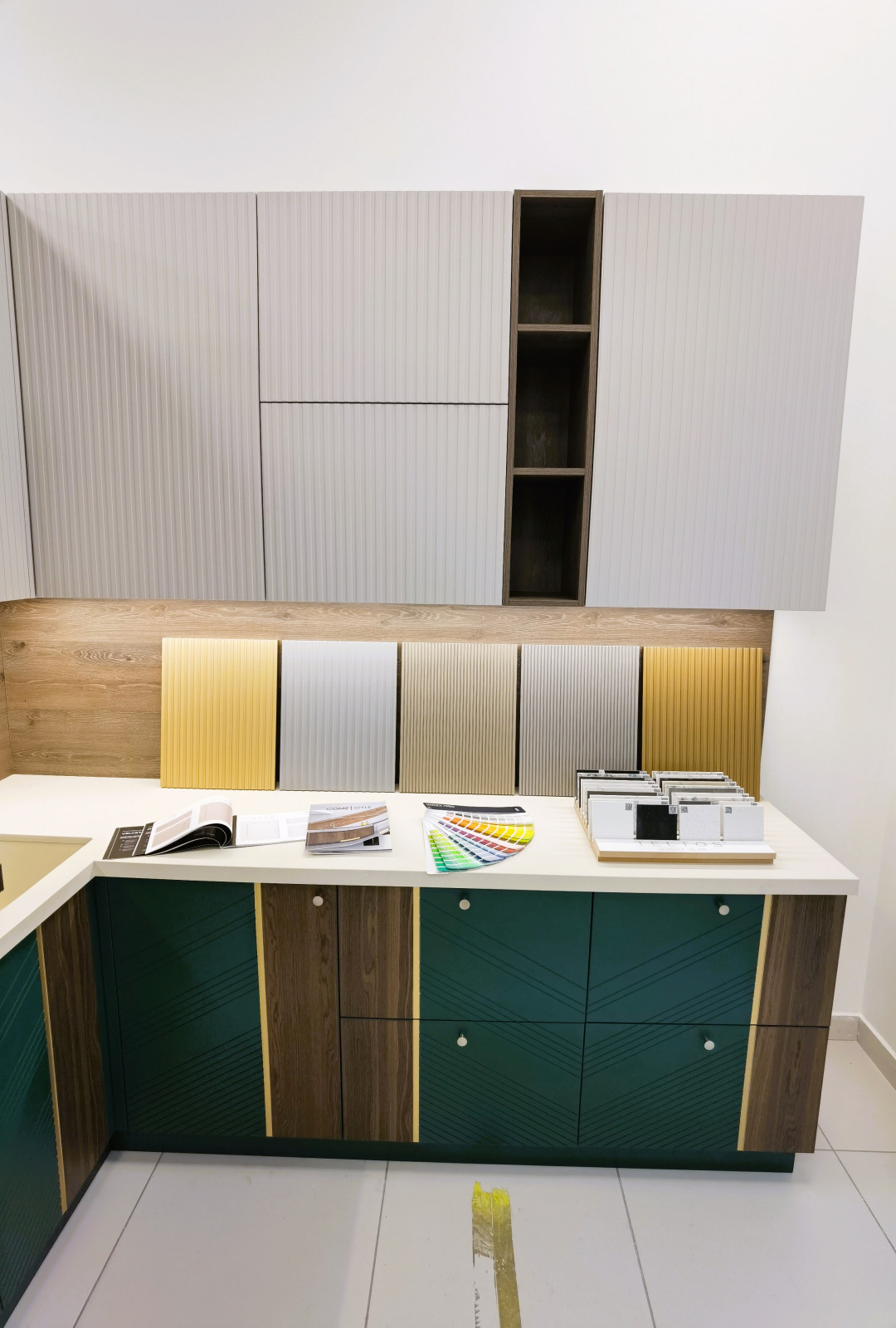 Обложка проекта: Кухня шпон