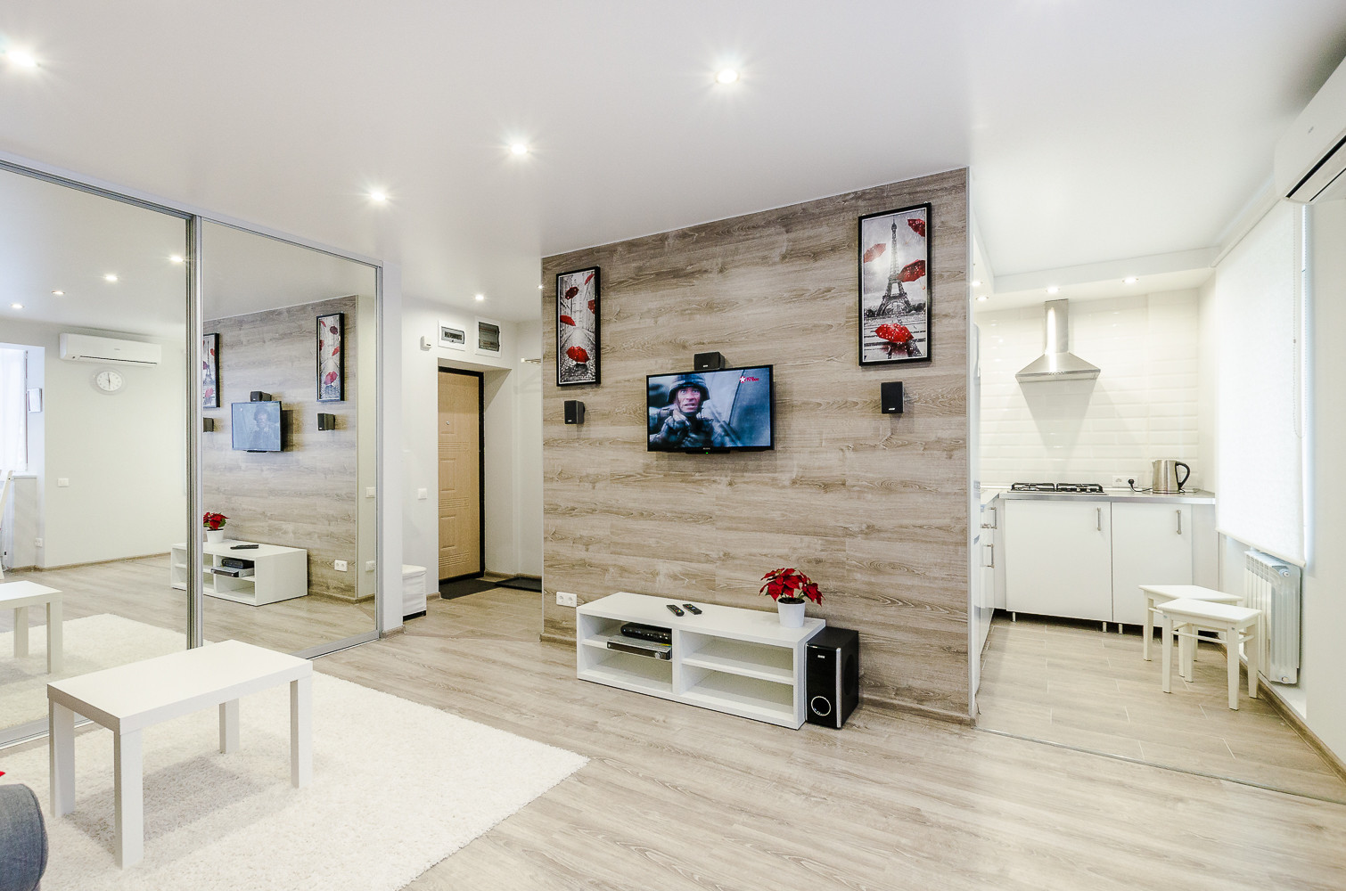 Обложка альбома: прихожая