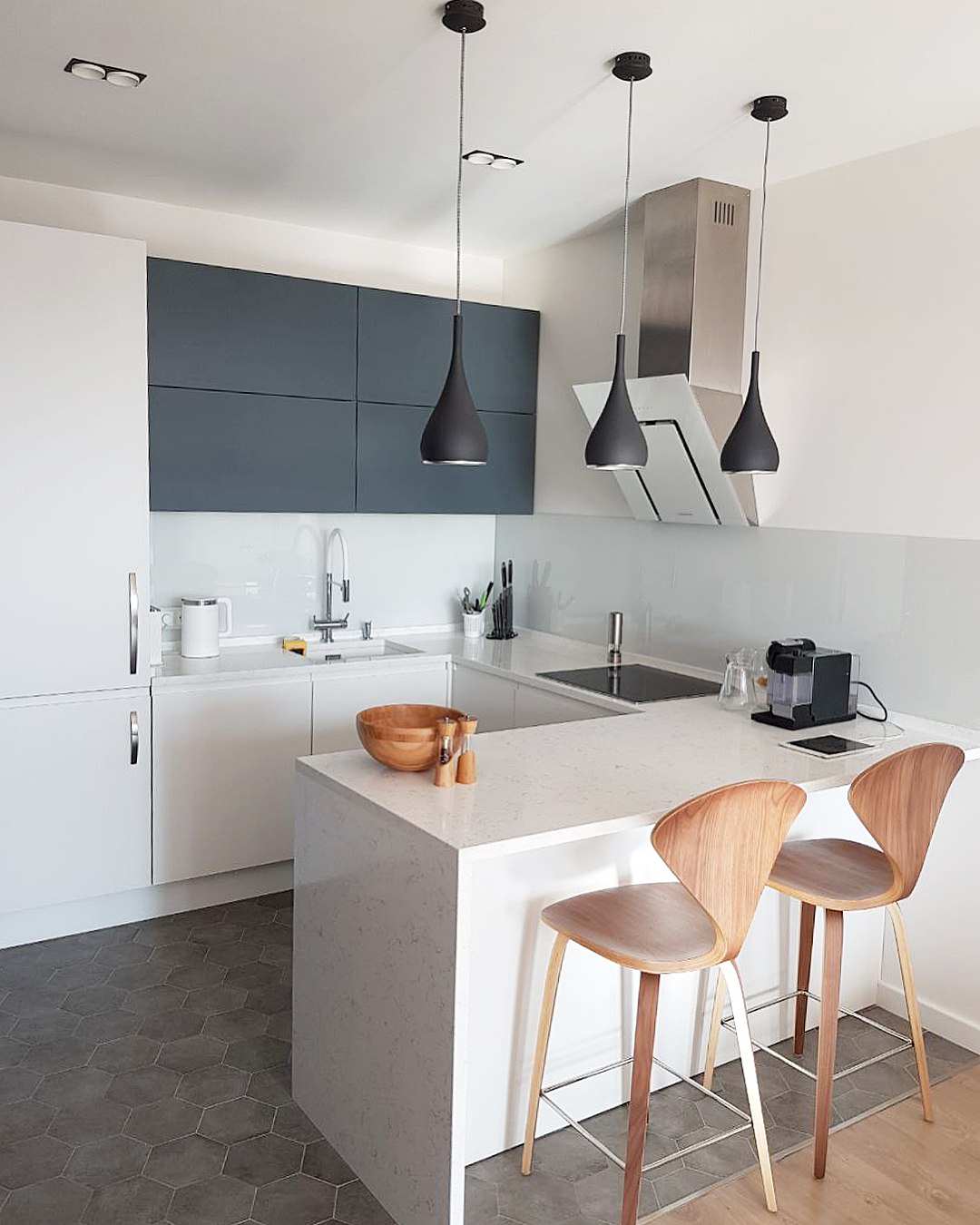 Ярко-белая кухня