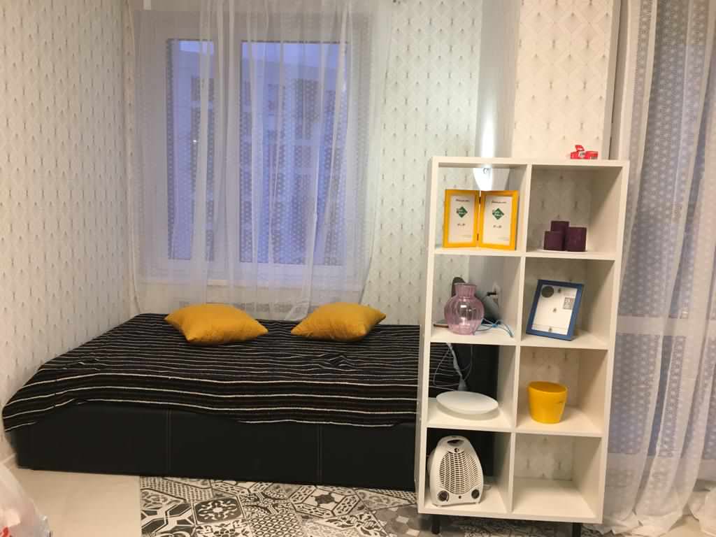 Обложка проекта: Светлая студия в Москве с кухней из распродажи образцов