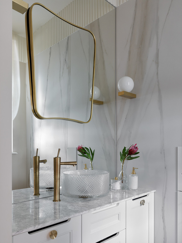 А жемчужина сан.узла - умывальник из хрустала.