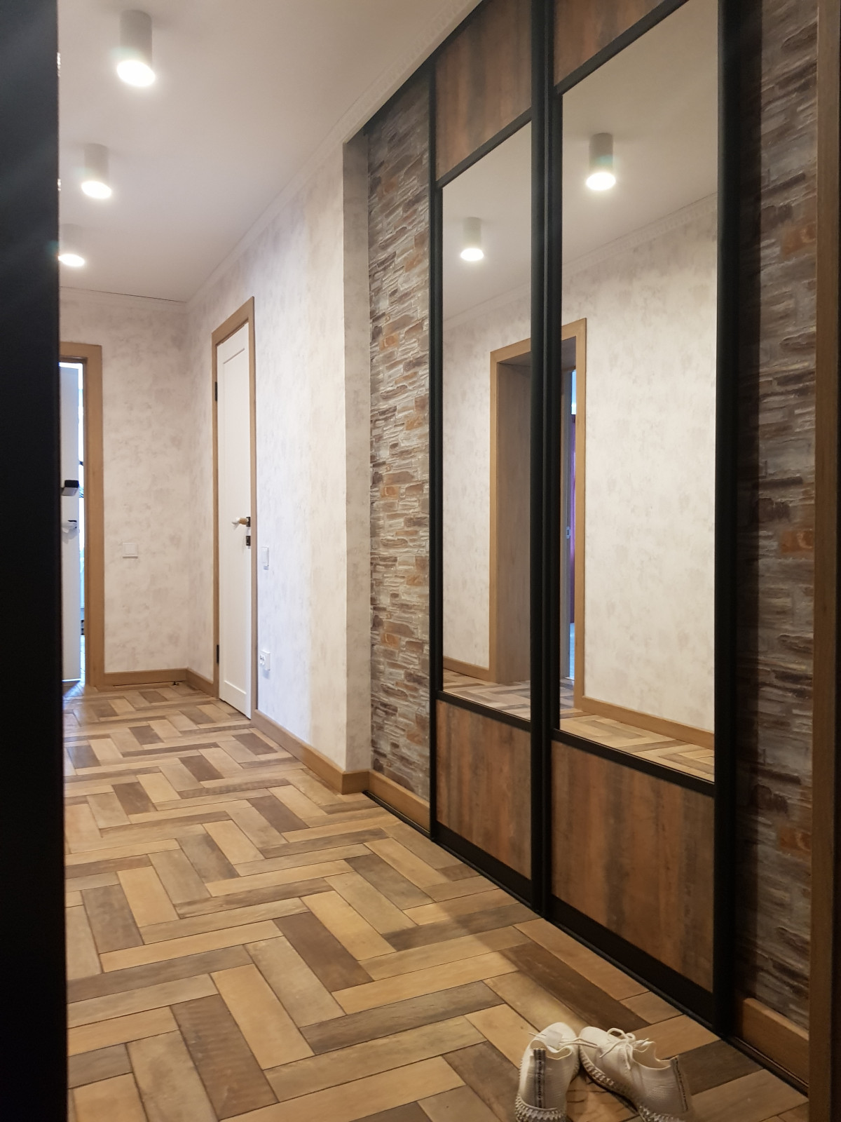 Обложка проекта: проект квартиры "Дикость_2020" прихожая и гардеробная