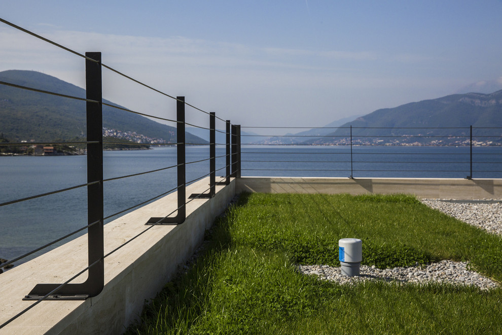 Обложка проекта: Производство и установка оград на частной виле в Черногории