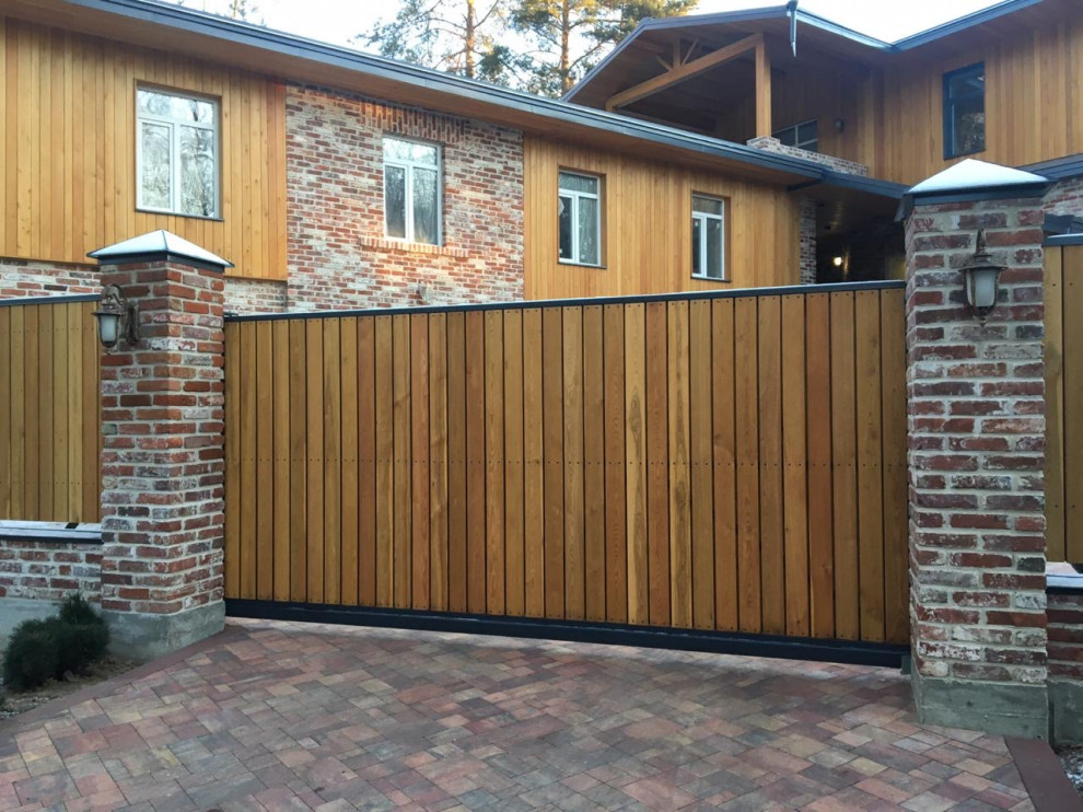 Фасад дома из дореволюционного кирпича