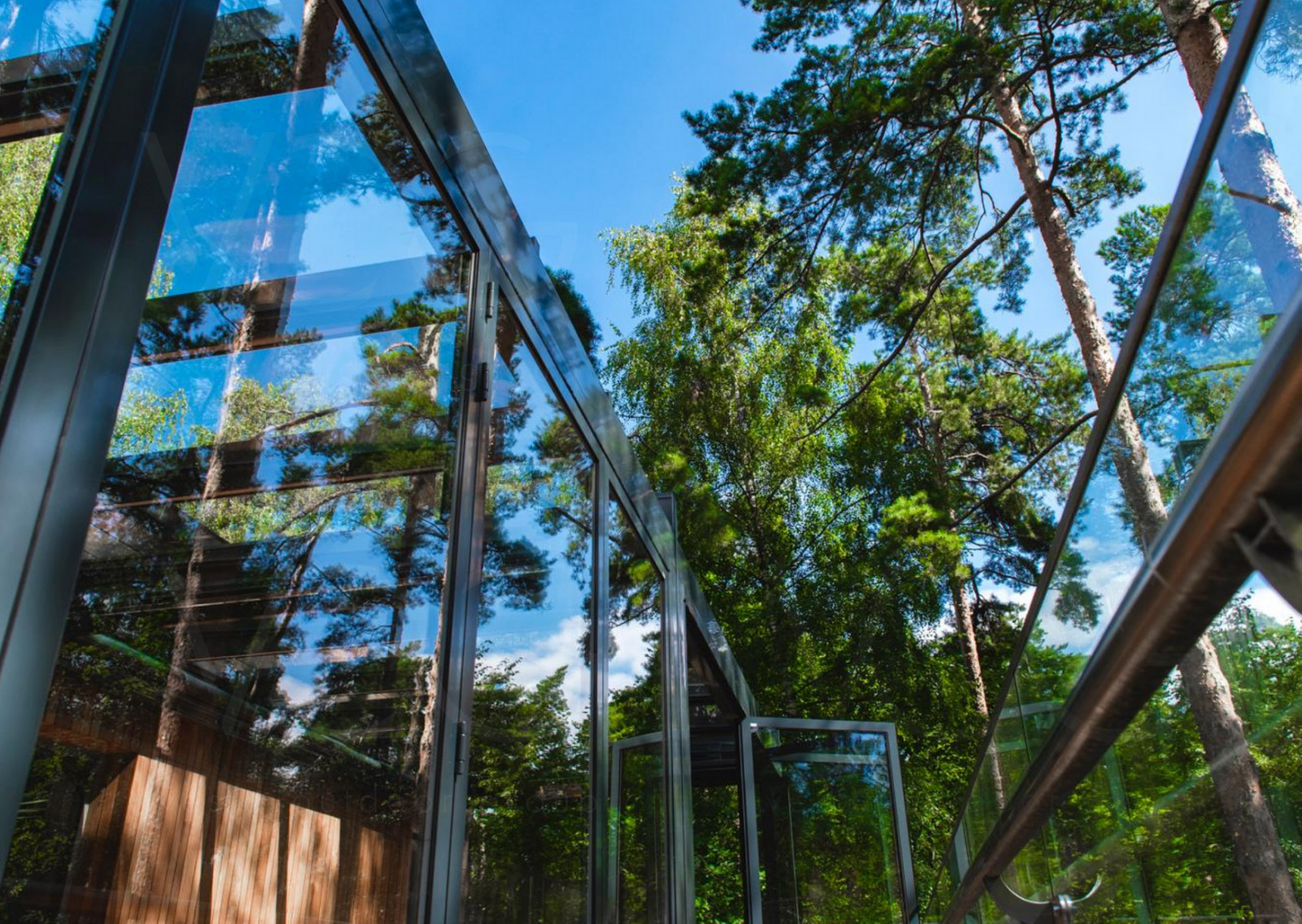 Стеклянная веранда на эксплуатируемой кровле