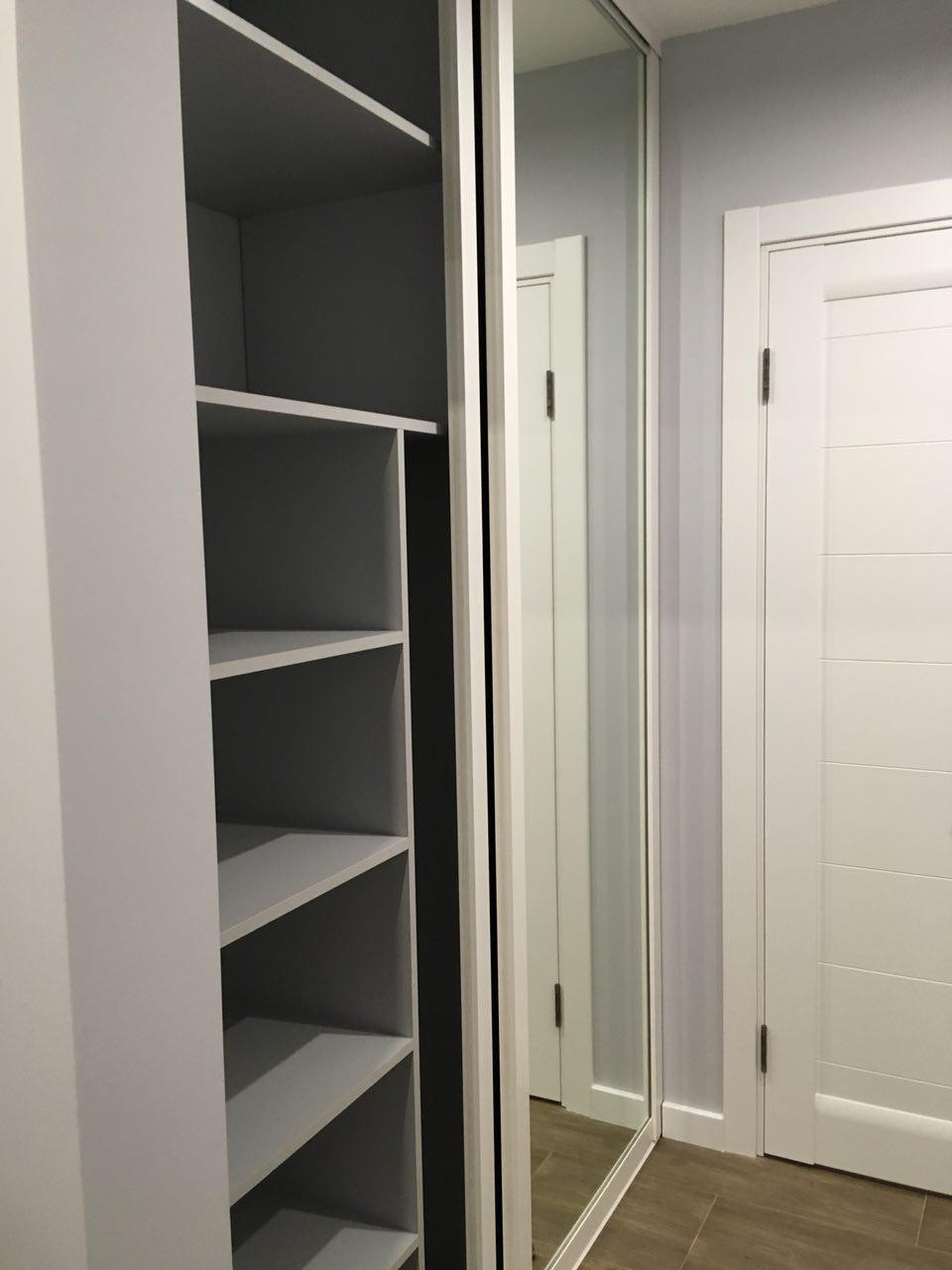 Гардеробная зона в 1 комнатной квартире