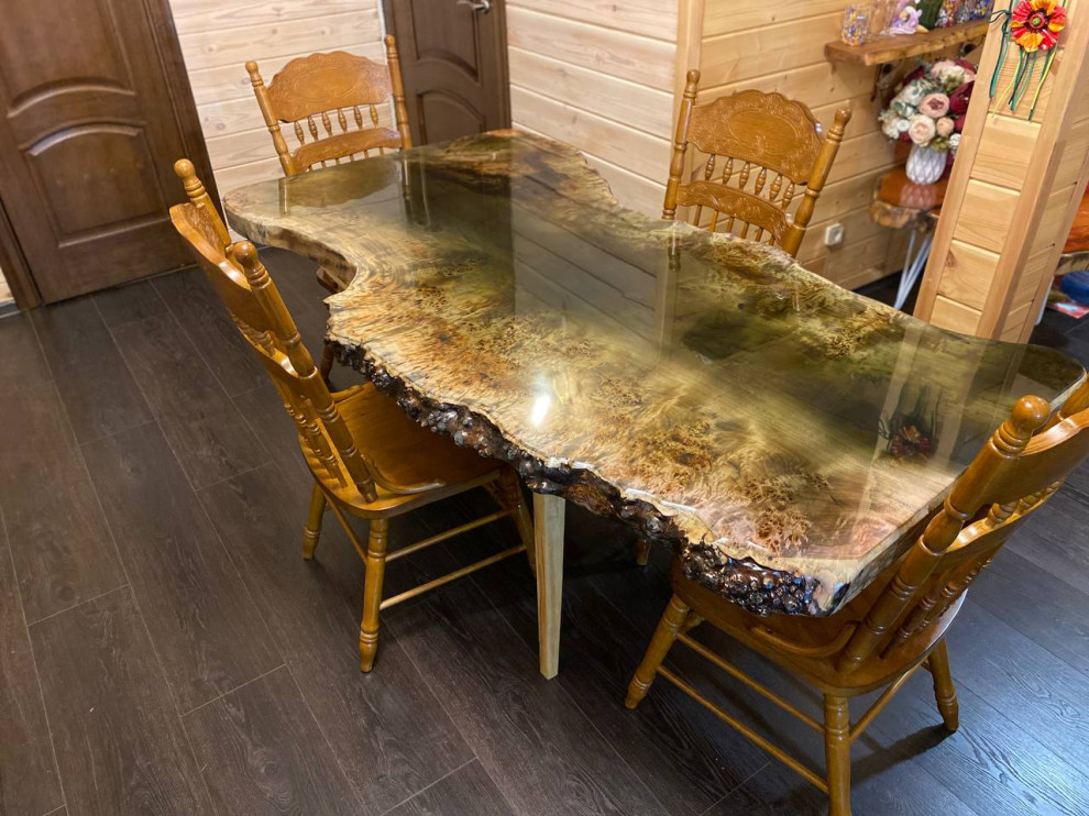 Обеденный стол из слэба капового тополя