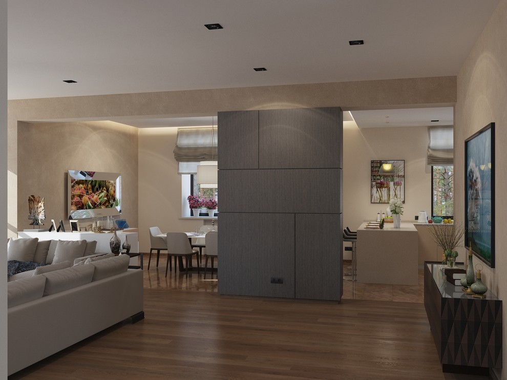 Современный дом в сосновом лесу