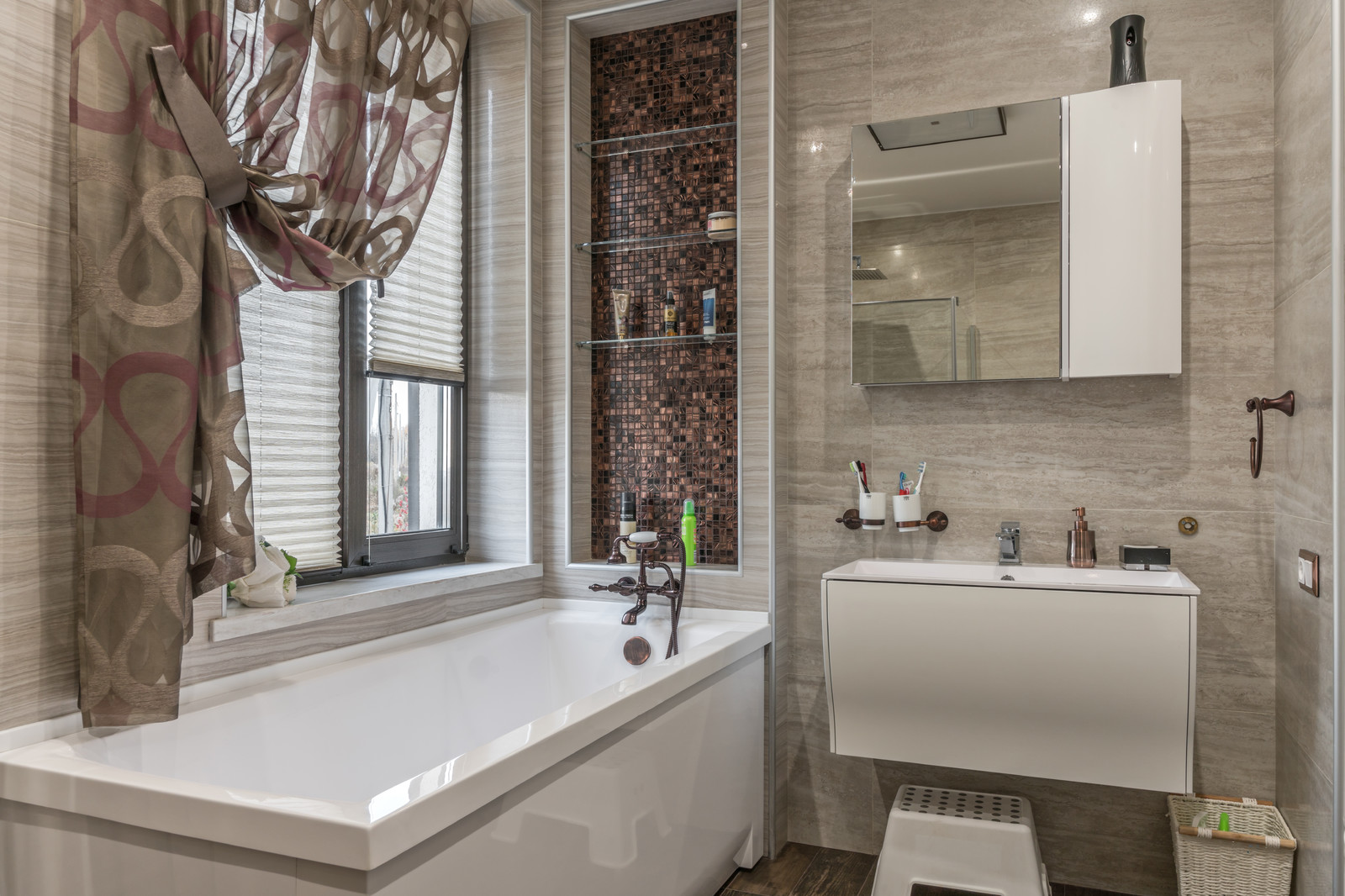 Немного солнца в холодной воде