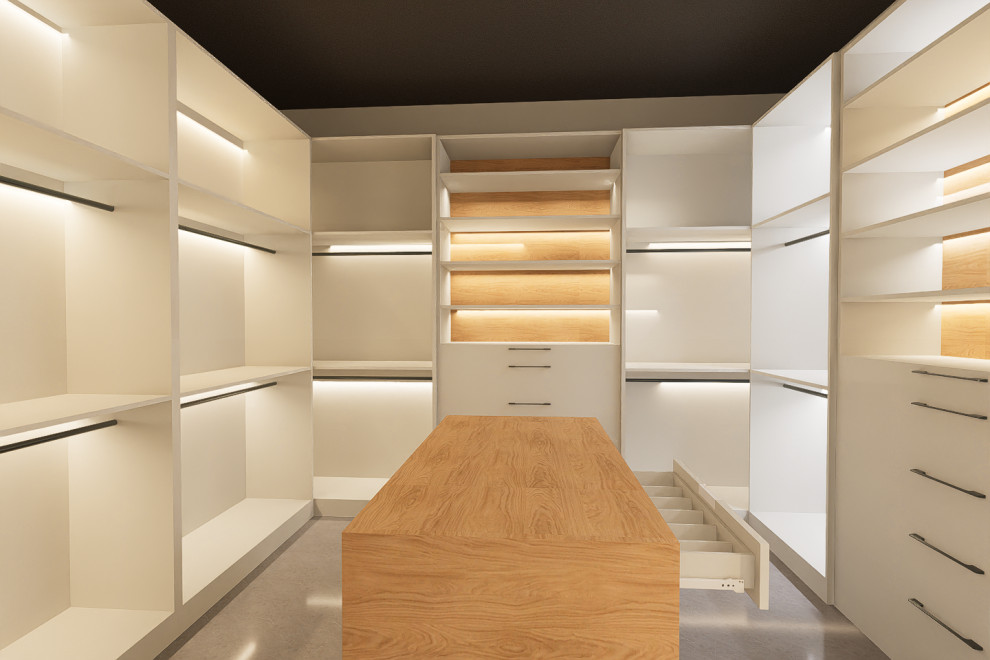 Closet and kitchen in Texas, USA