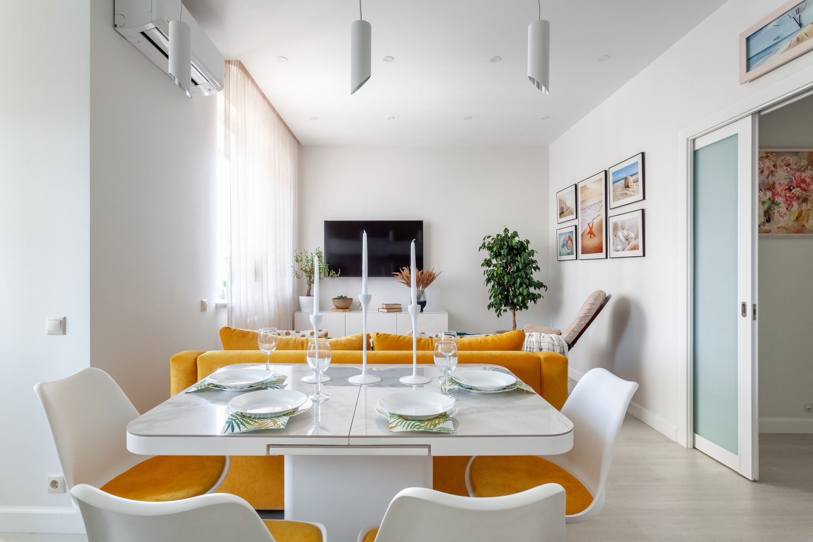 Воздушная квартира с яркими акцентами