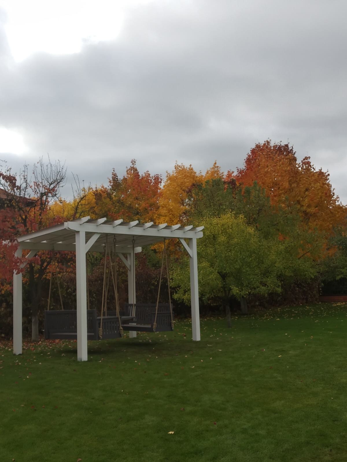 Обложка проекта: Пергола с качелями и подвесным столиком