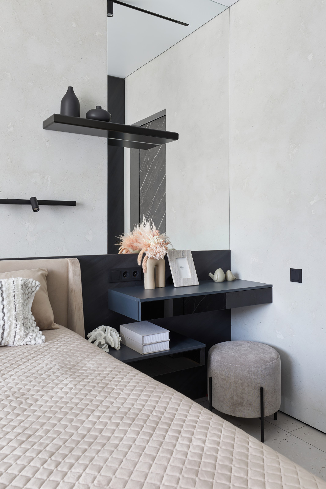 Монохромный минимализм