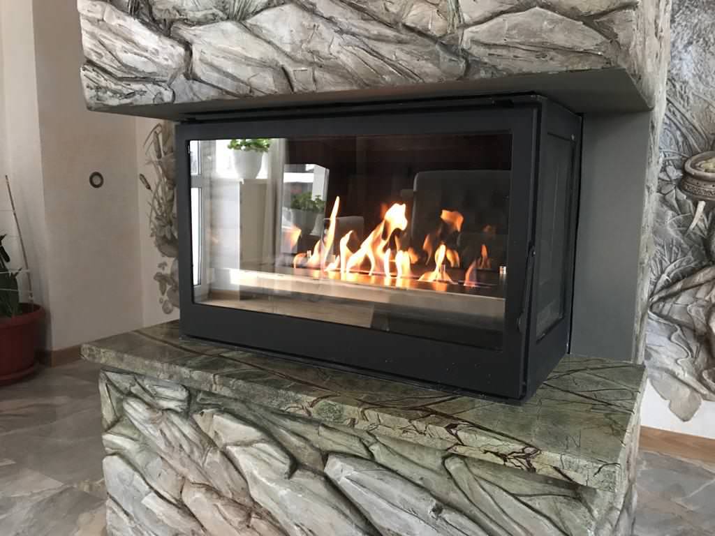 Топливный блок с высокими стёклами.