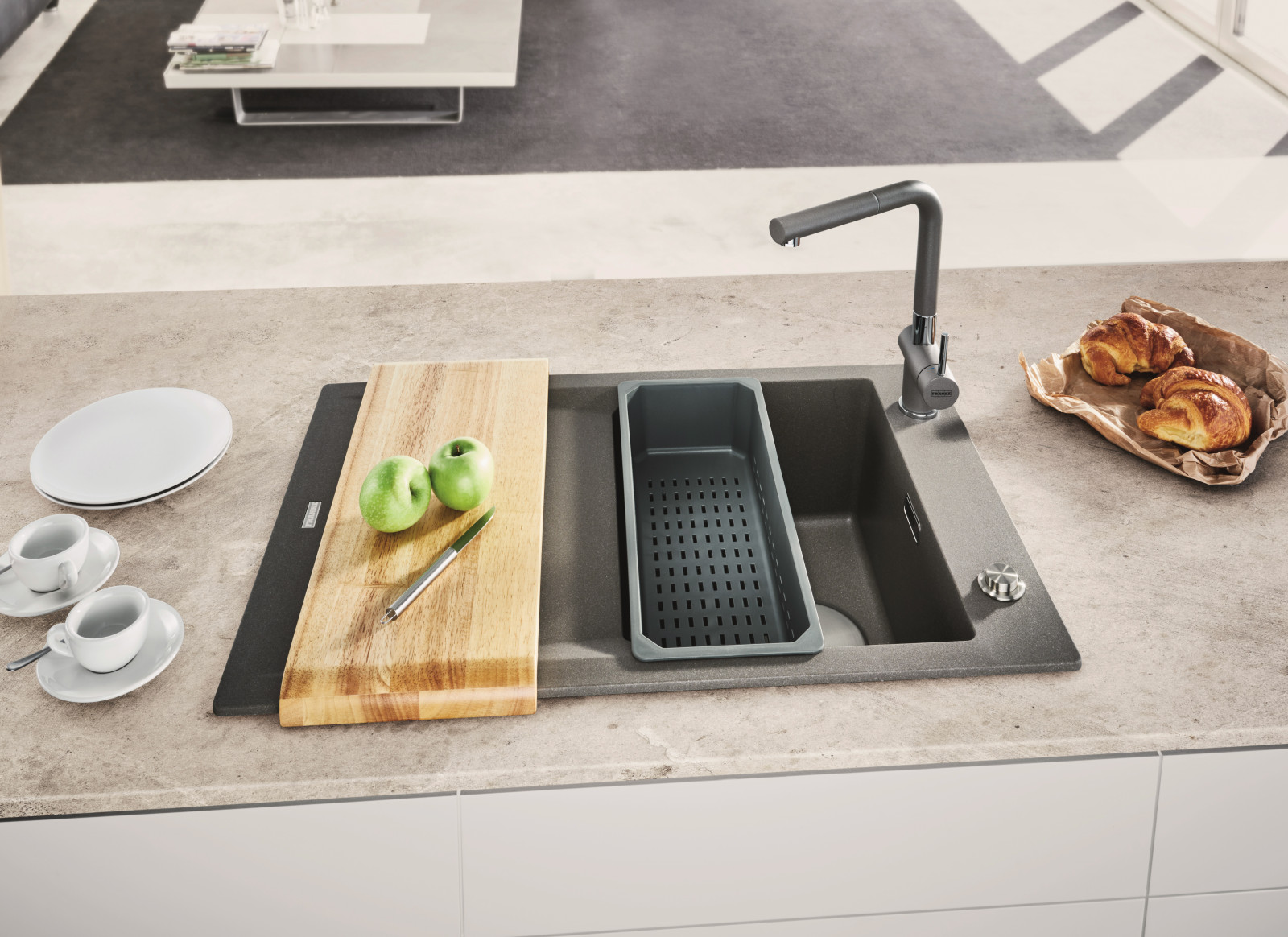 Обложка проекта: Кухонные мойки из кварца, материал Fragranite®