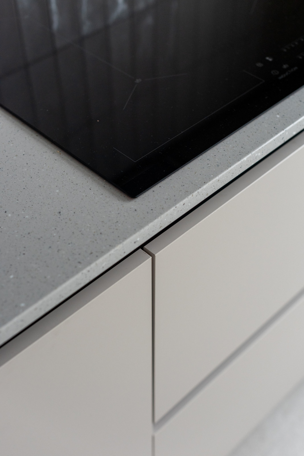 Двухуровневая угловая кухня