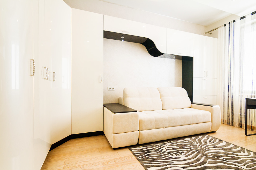 Шкаф в комнату для девочки