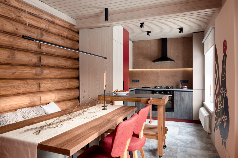 Кухня с верстаком и красная лестница