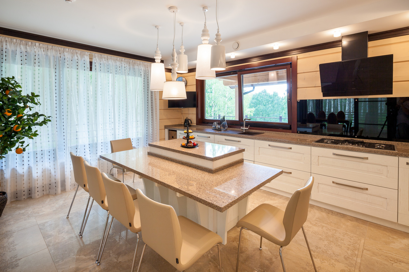 Интерьер трехэтажного загородного дома в Нижегородской области