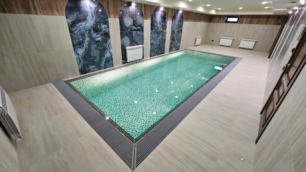 Бассейн в частном доме Подмосковья