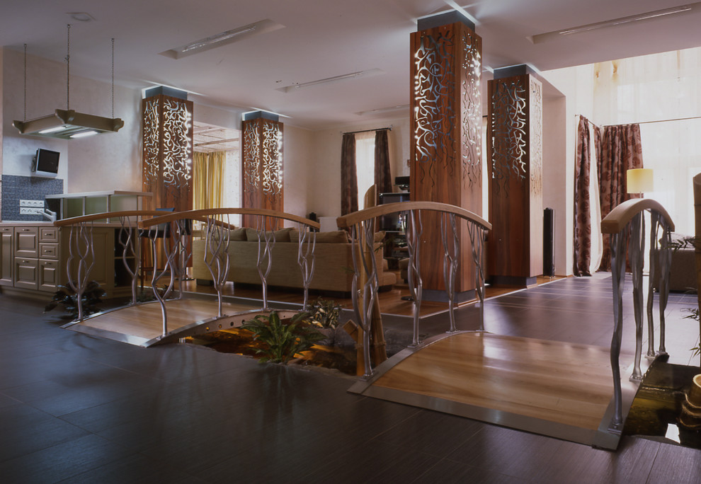 Дом с ручьем. House with a Creek.