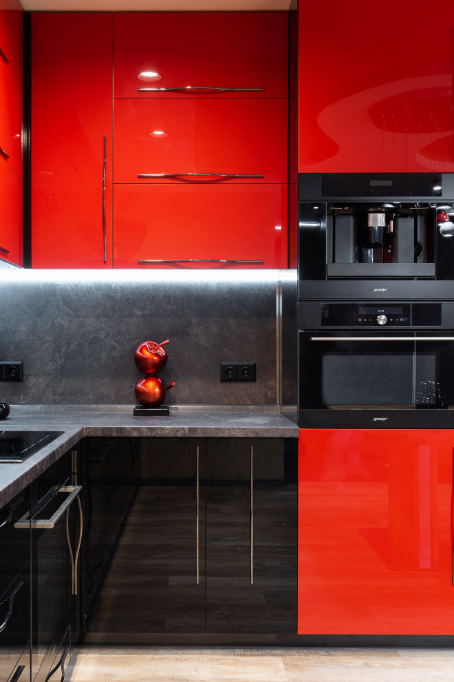 Разные полюса.