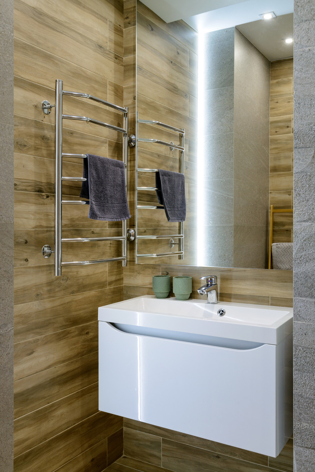 Камень и дерево в центре Сибири