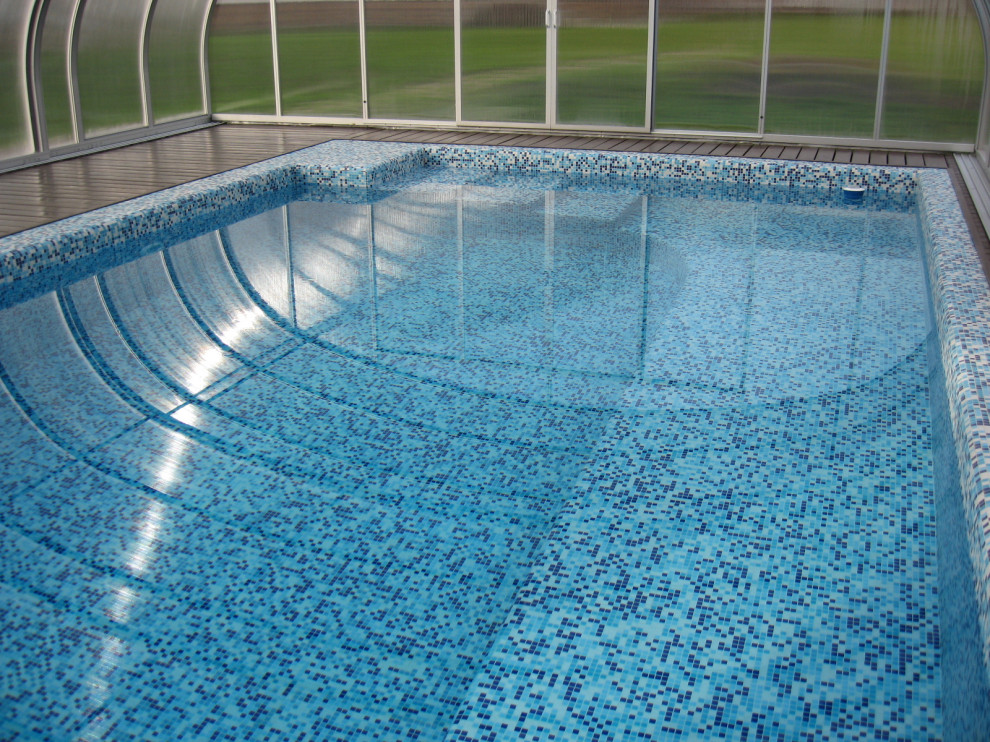 Уличный бассейн с раздвижным павильоном