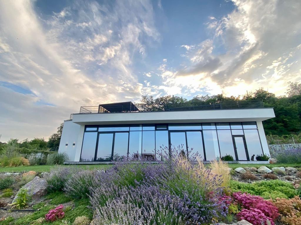 дом с видом на море