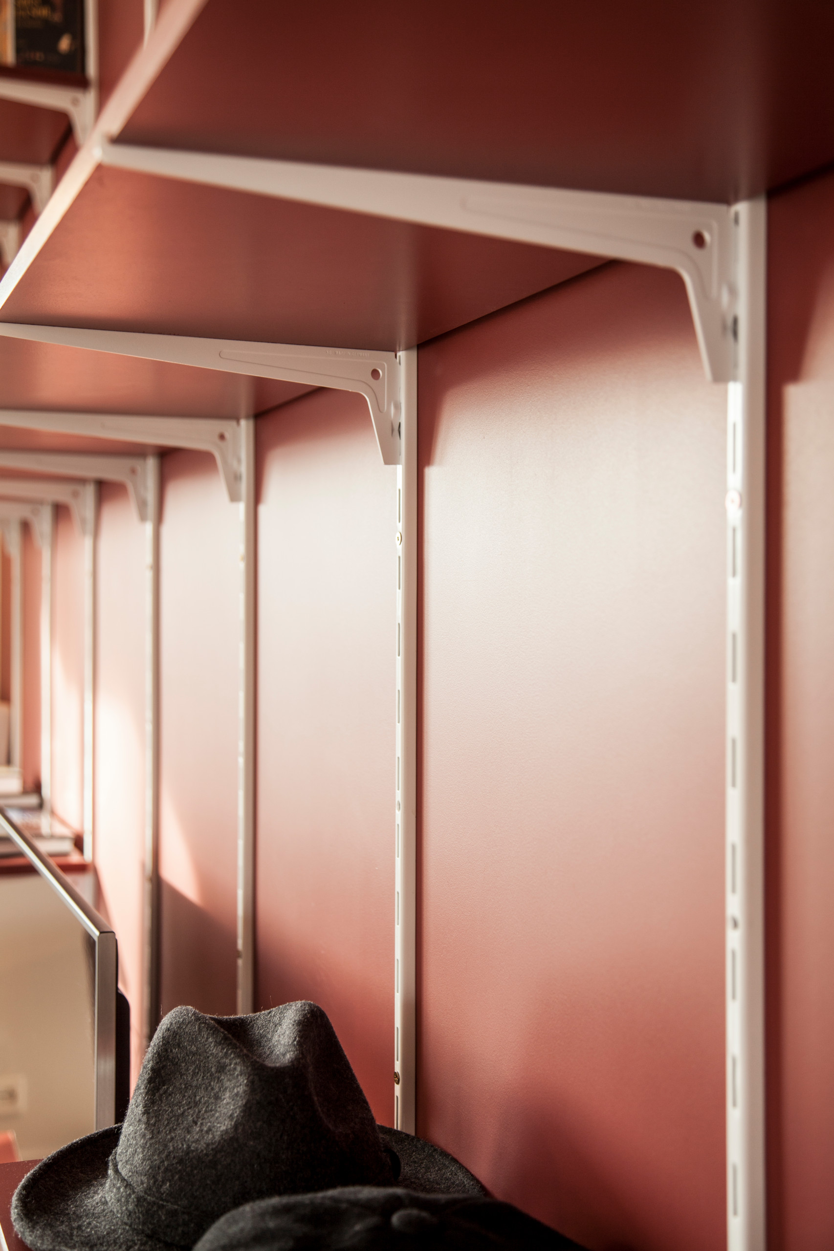 До и после: Микроапартаменты с причудливой стеной-столом