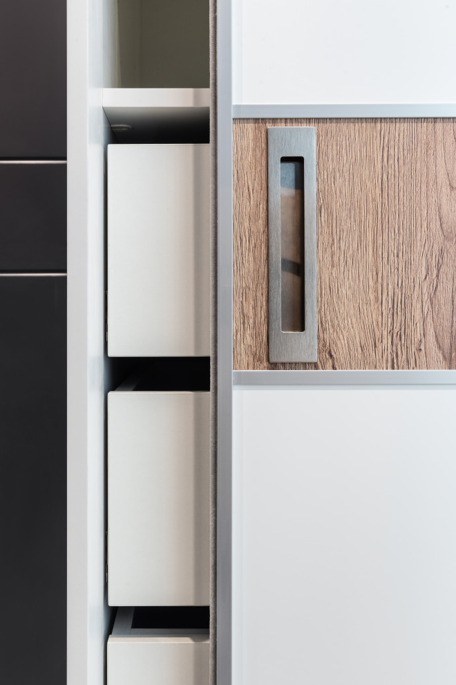 Стеллажи, открытые шкафы, полки с подветкой