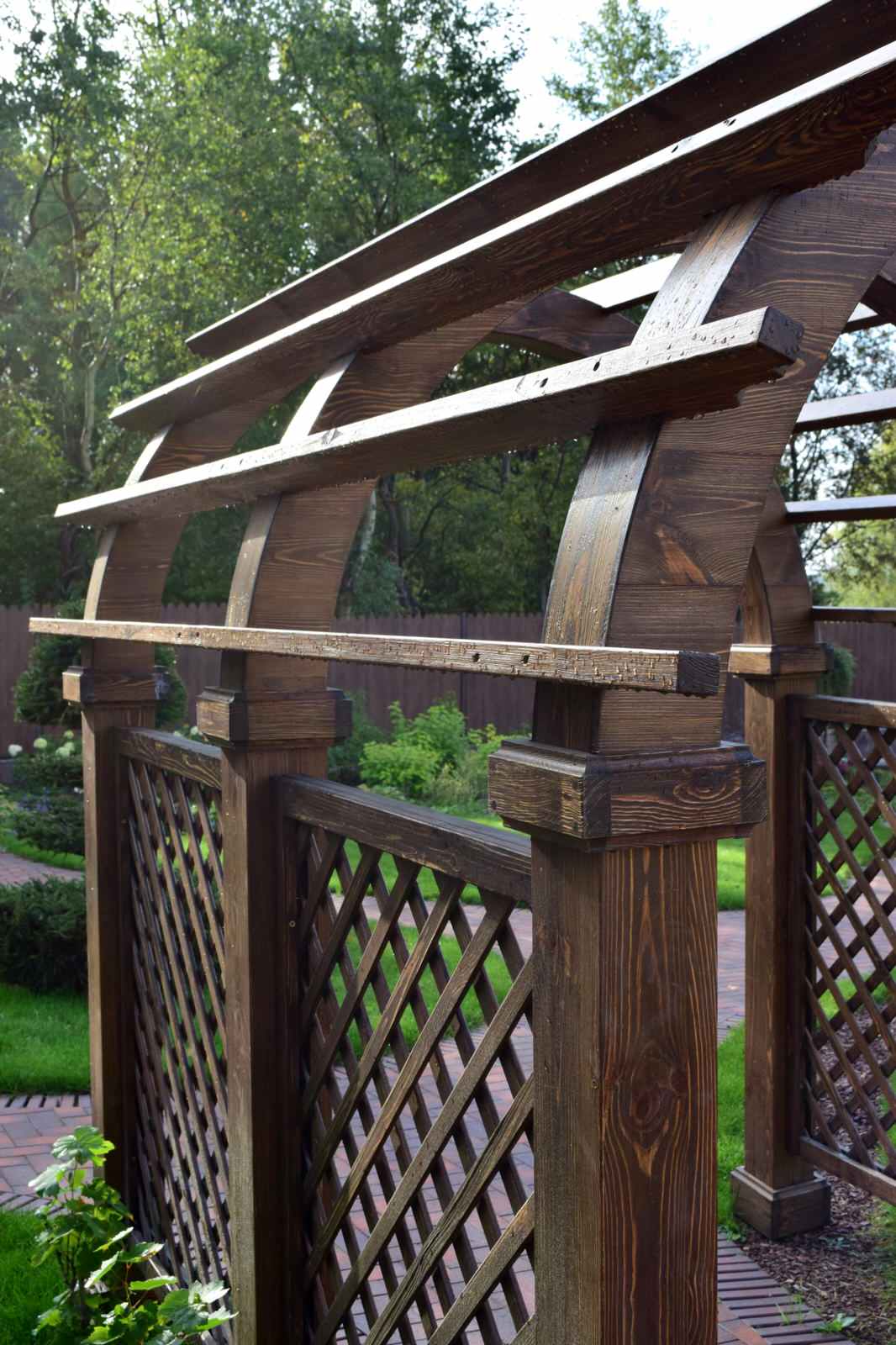 Дизайн участка с уклоном более 7 м.