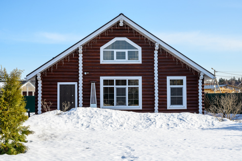 отделка дома из оцилиндрованного бревна