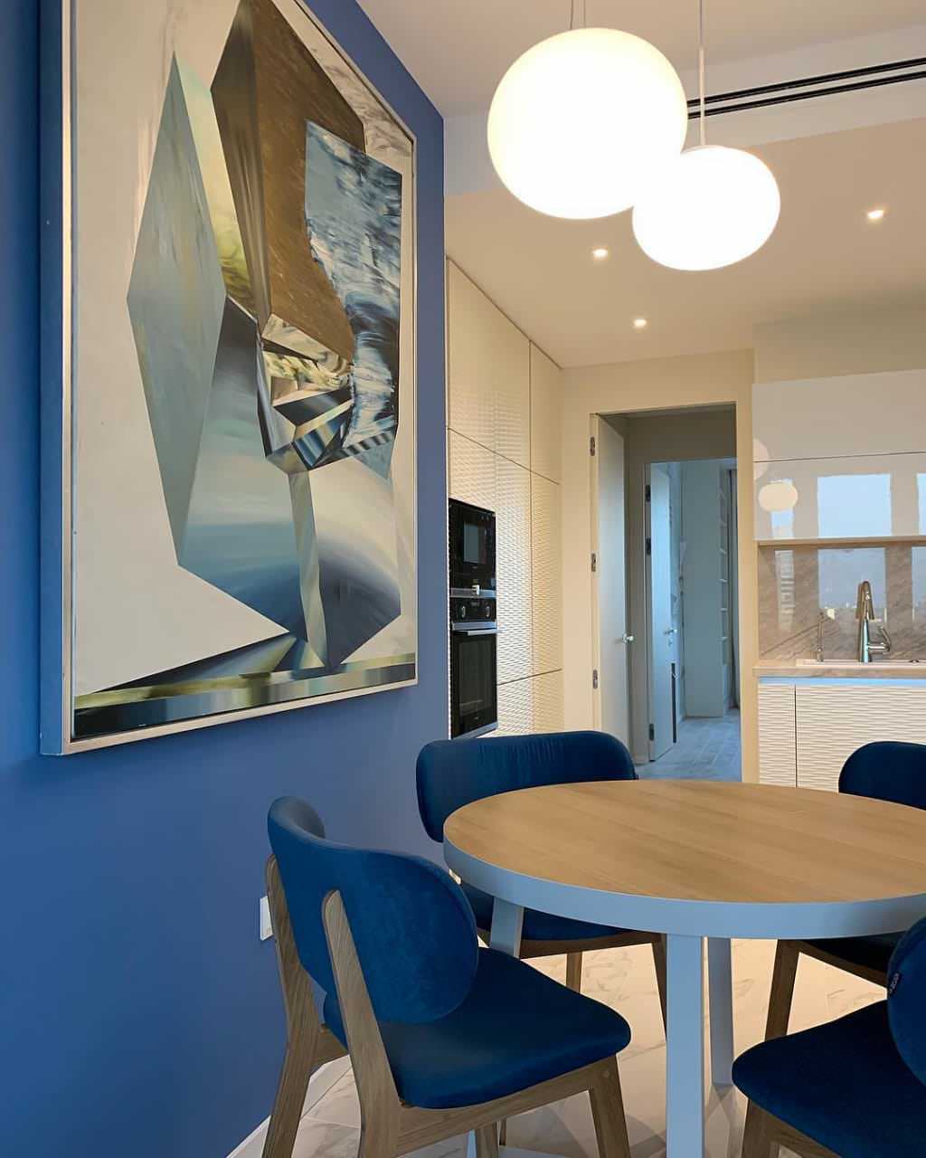 Раздвижной стол Anders в пространстве стильной кухни-гостиной