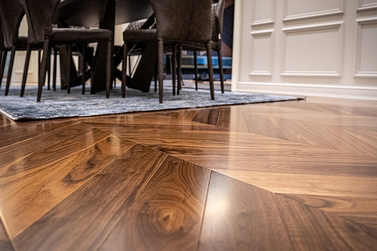 Камень, дерево, латунь. Частный дом в Софии