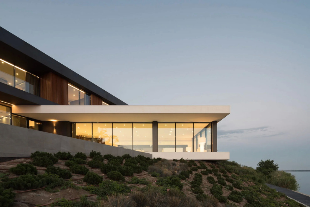 Вилла на берегу залива