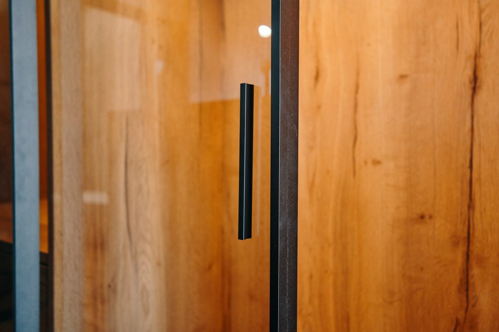 Шкаф-купе raumplus с тонированными дверьми в черном профиле S1200