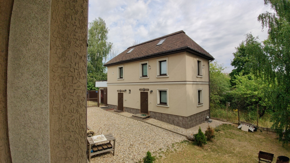 Дом утеплён чёрным пенополистиролом Неопор, СФТК Мокрый Фасад Ceresit