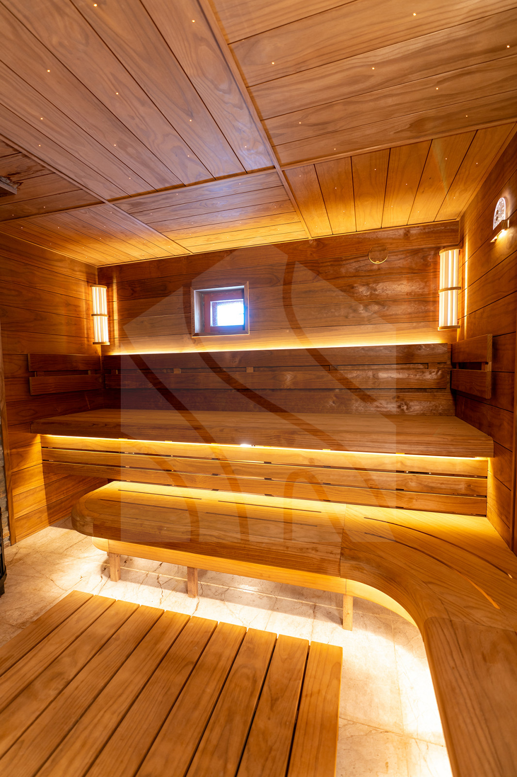 Фигурные 3D-полки и отделка из новозеландской сосны Пино Премио