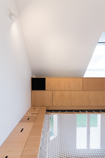 До и после:  Минималистичный дом с сеткой-гамаком во Франции