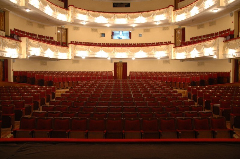 кресла для зрительных залов и театров