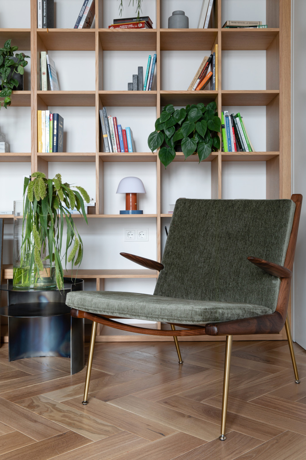 Минималистичная квартира в лофт-апартаментах в Москве