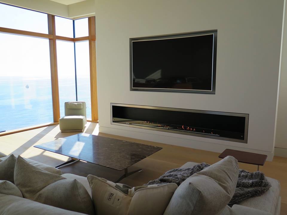 Гостиная. Автоматический биокамин Denver Automatic Fire в стальном коробе Orland